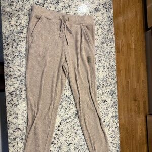 Alo Yoga Muse Sweatpants – Ribbed Lounge Joggers – Size M